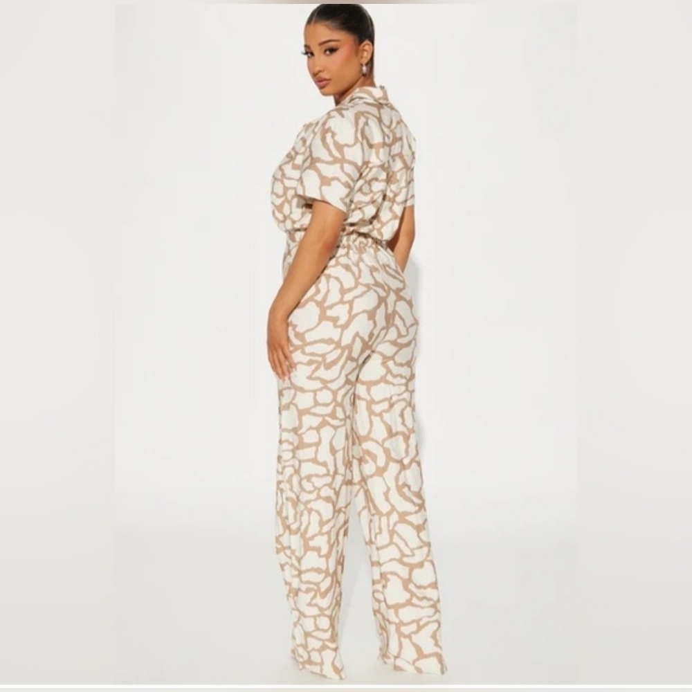 NWT FASHION NOVA Leila Jumpsuit - Taupe size S - Picture 3 of 6